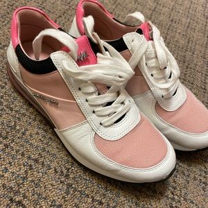Michael Kors sneakers in really good condition size 5